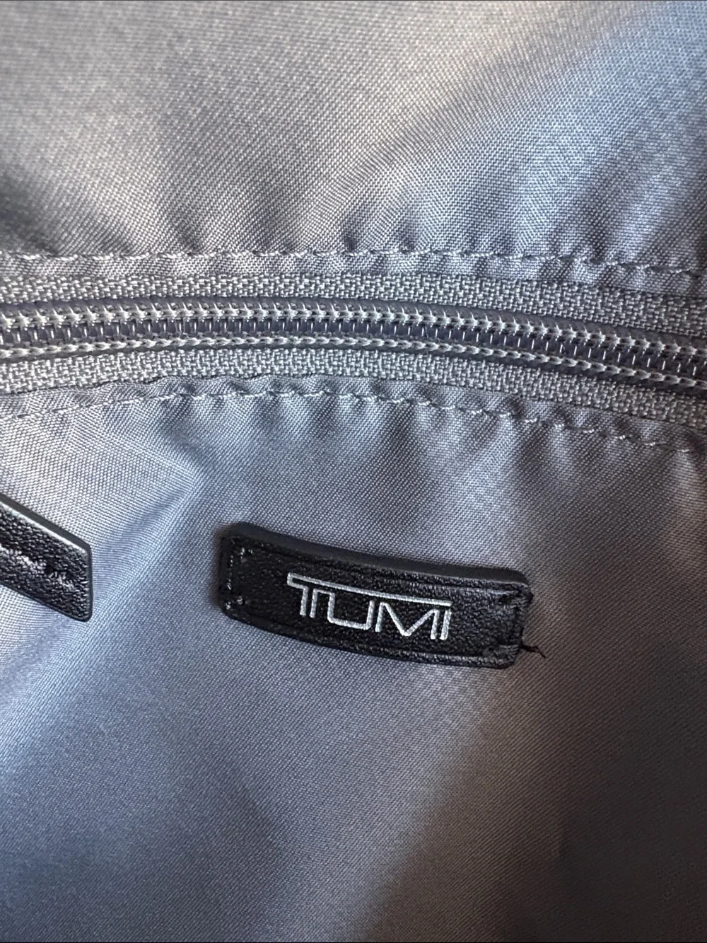 Preowned Tumi sling/backpack - Picture 8 of 9